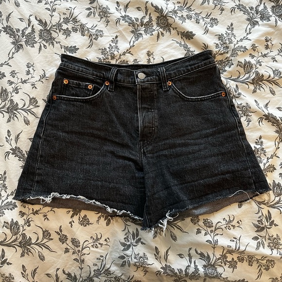 Levi’s jean shorts - Picture 3 of 4